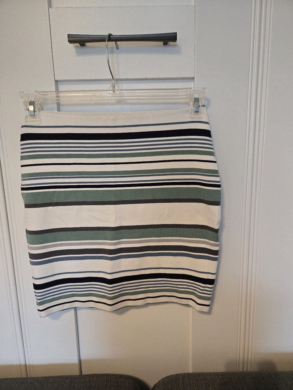 Beautiful Stretch LOFT Skirt
